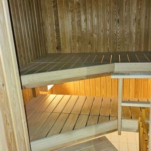 Vanha sauna ennen remonttia